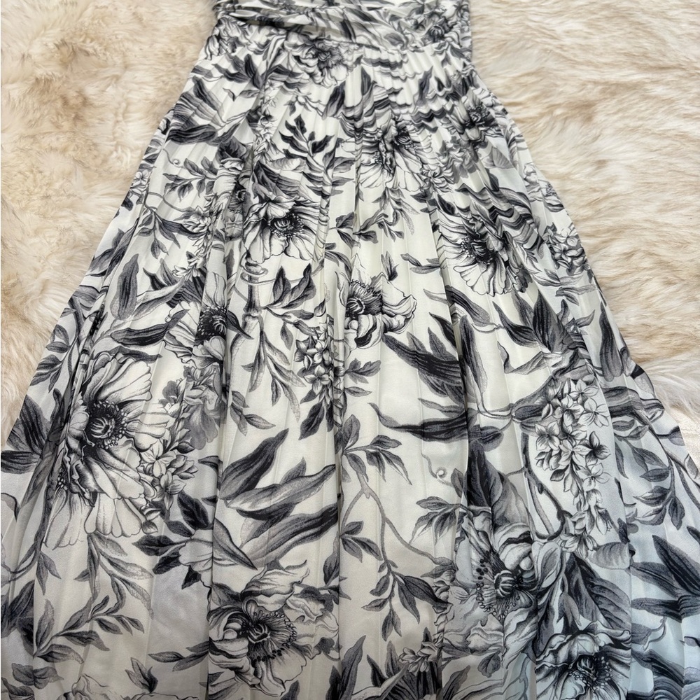 H&M White and Gray Garment